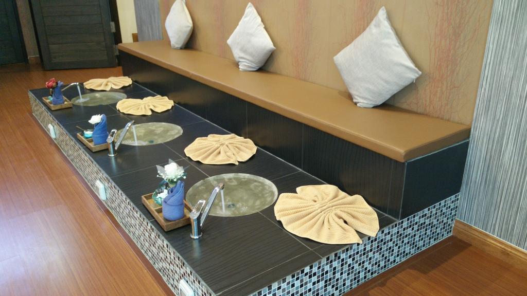 42C The Chic Hotel Nakhon Sawan Eksteriør bilde