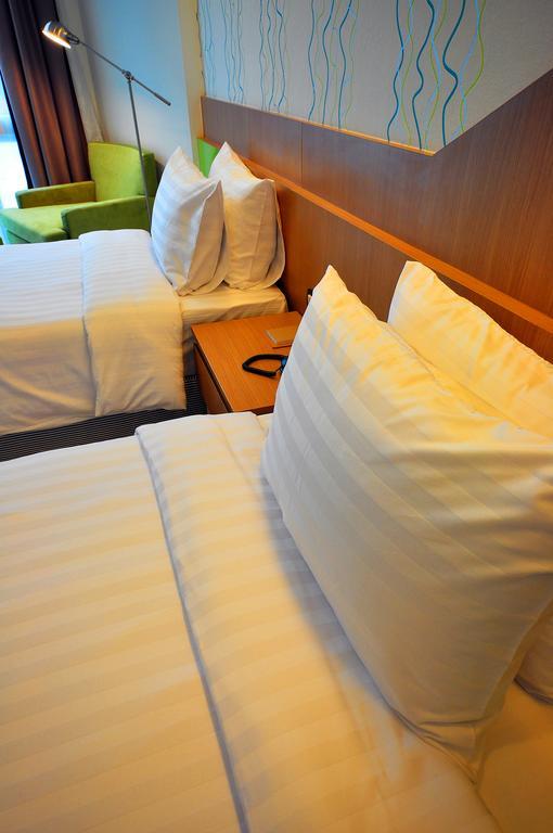 42C The Chic Hotel Nakhon Sawan Rom bilde