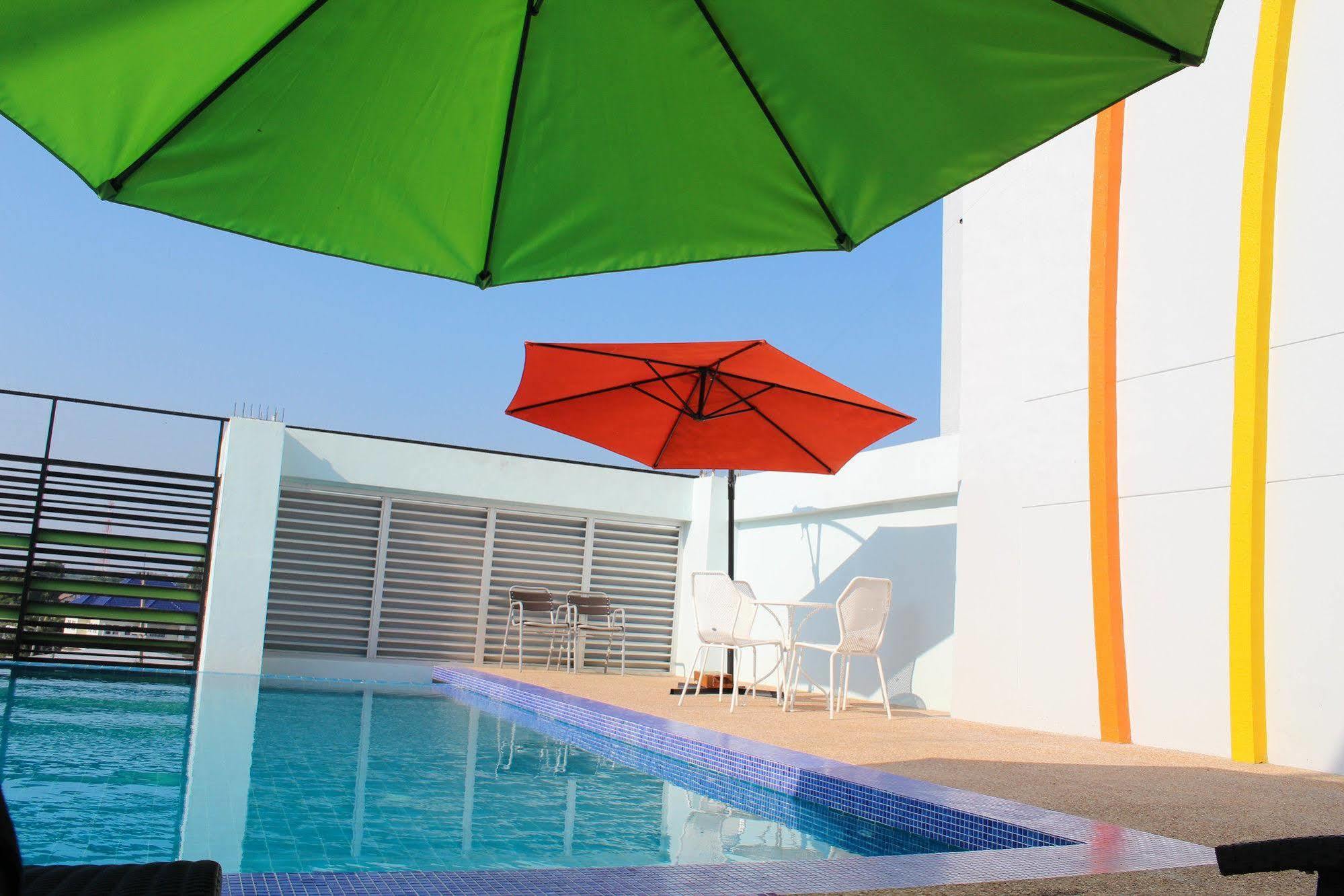 42C The Chic Hotel Nakhon Sawan Eksteriør bilde